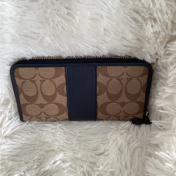 Coach signature jacquard navy blue accordian wallet - Picture 3 of 7